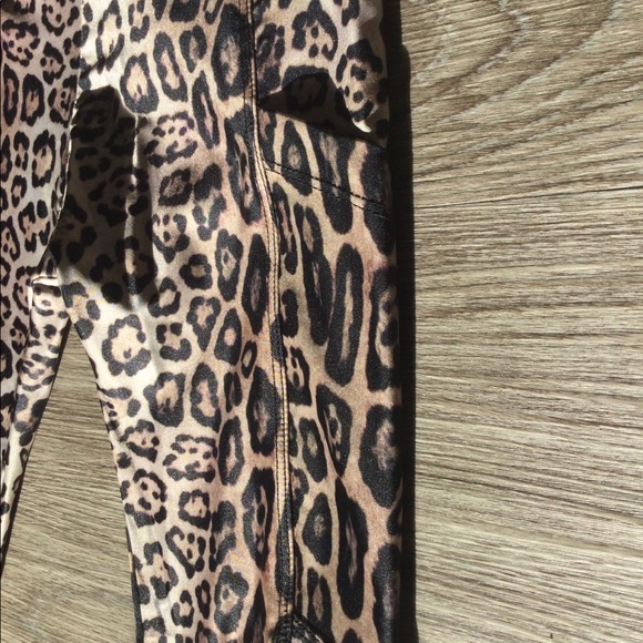 Onzie Women's High Rise Pocket Legging - Picture 7 of 8